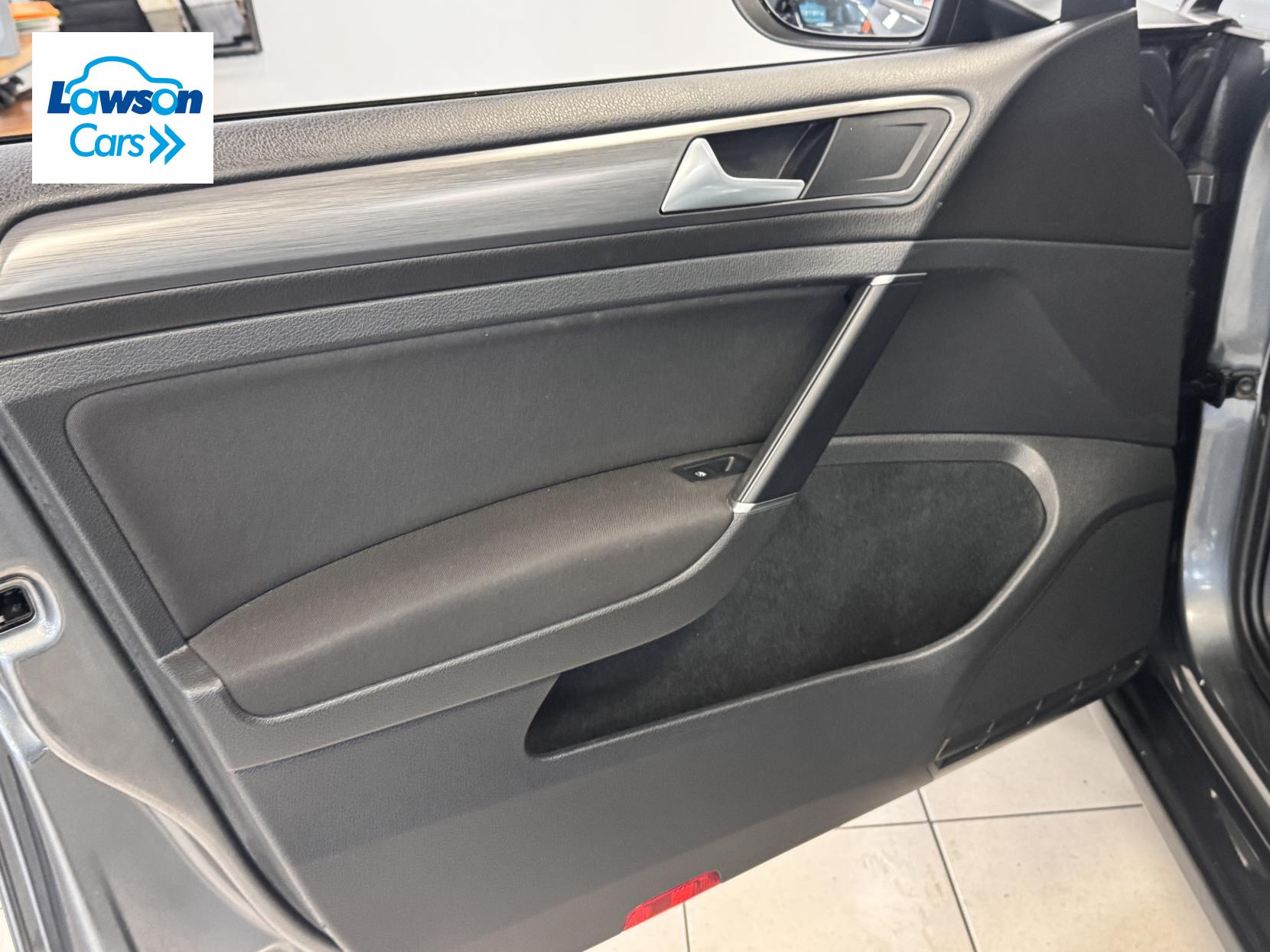 Volkswagen e-Golf 35.8kWh e-Golf Hatchback 5dr Electric Auto (136 ps)