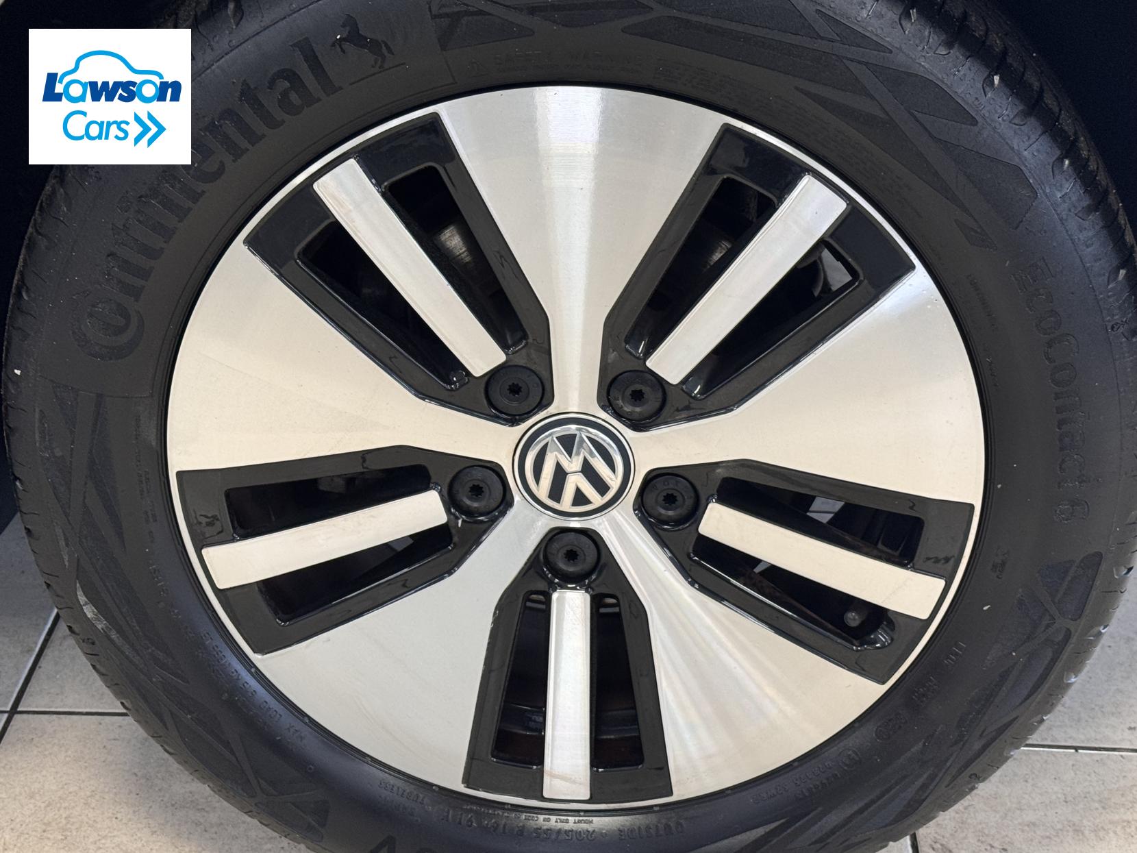 Volkswagen e-Golf 35.8kWh e-Golf Hatchback 5dr Electric Auto (136 ps)