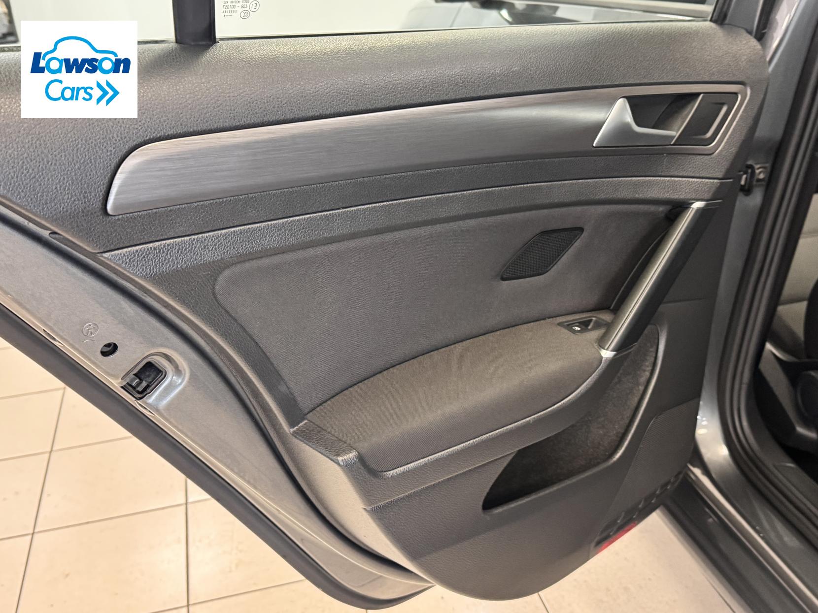 Volkswagen e-Golf 35.8kWh e-Golf Hatchback 5dr Electric Auto (136 ps)