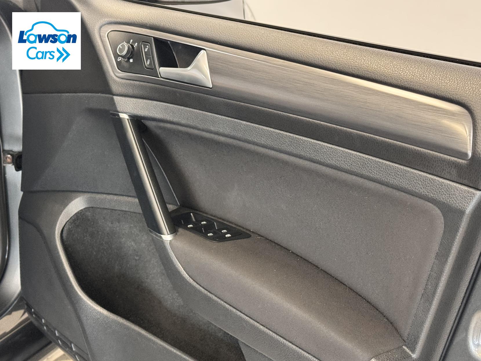 Volkswagen e-Golf 35.8kWh e-Golf Hatchback 5dr Electric Auto (136 ps)