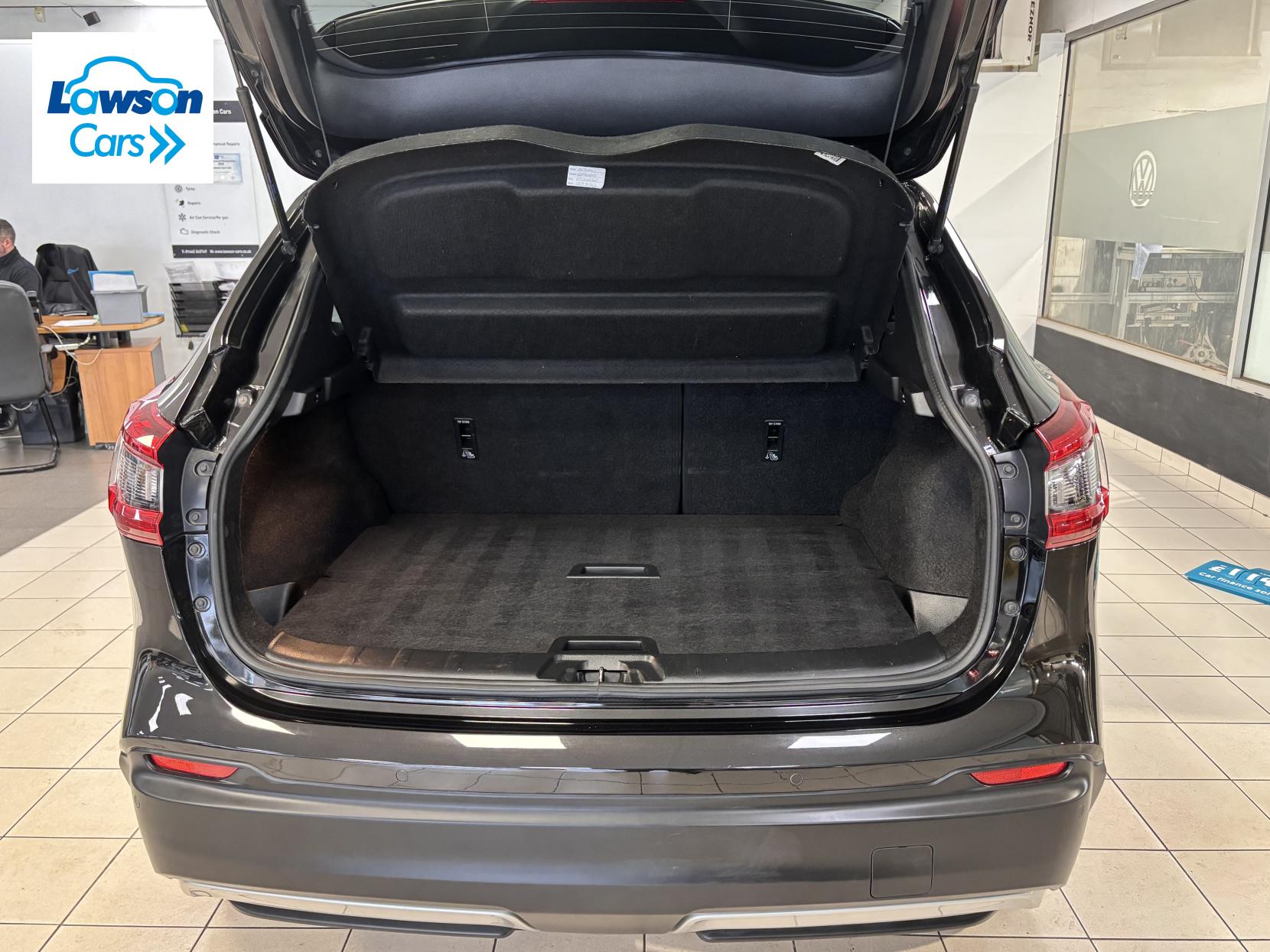 Nissan Qashqai 1.3 DIG-T Tekna SUV 5dr Petrol Manual Euro 6 (s/s) (140 ps)