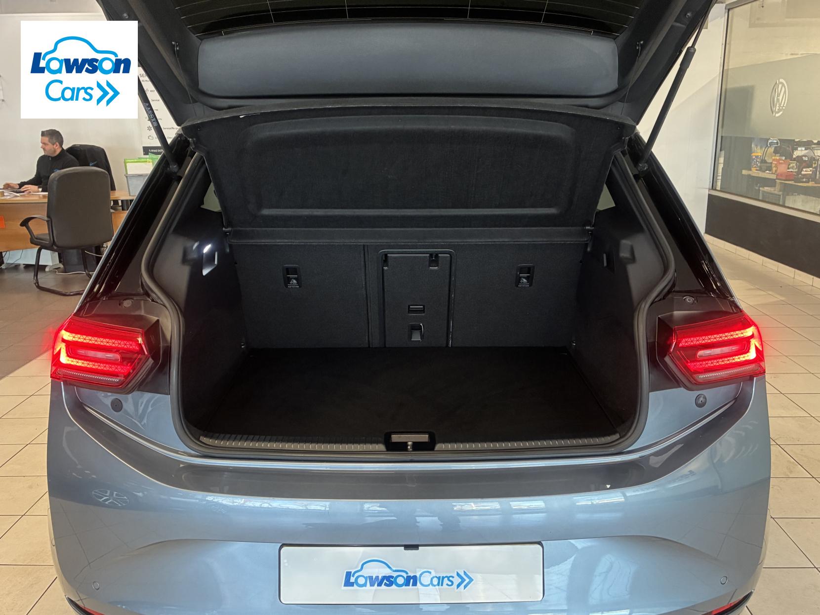 Volkswagen ID.3 Pro 58kWh Family Hatchback 5dr Electric Auto (145 ps)