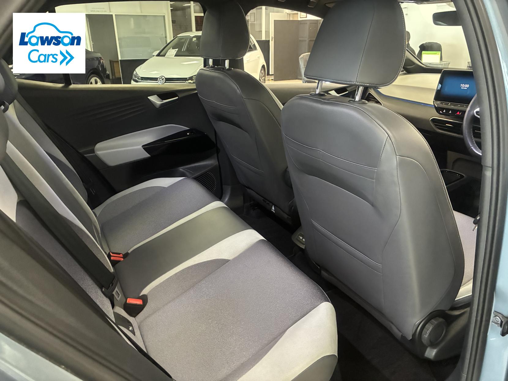 Volkswagen ID.3 Pro 58kWh Family Hatchback 5dr Electric Auto (145 ps)