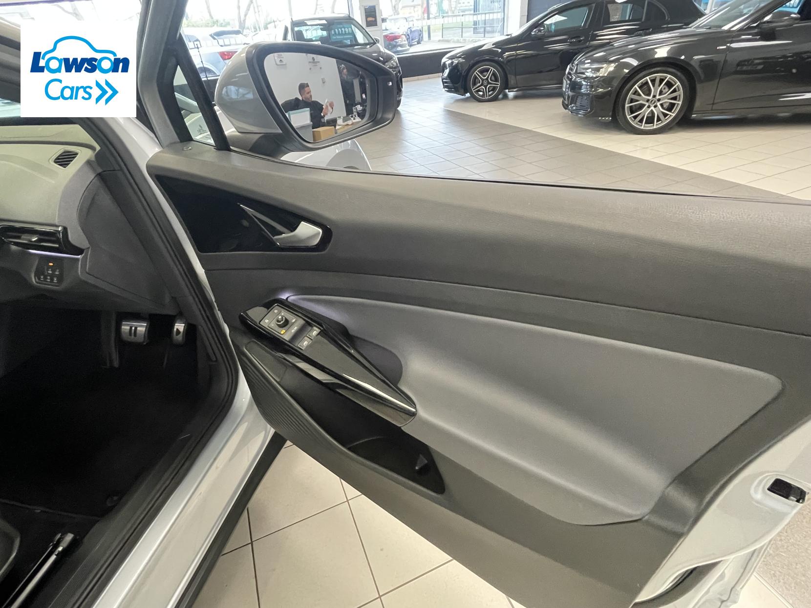 Volkswagen ID.4 Pure 52kWh Life SUV 5dr Electric Auto (148 ps)