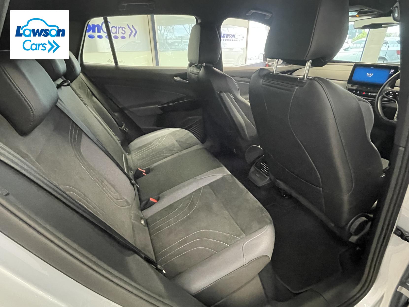 Volkswagen ID.4 Pure 52kWh Life SUV 5dr Electric Auto (148 ps)