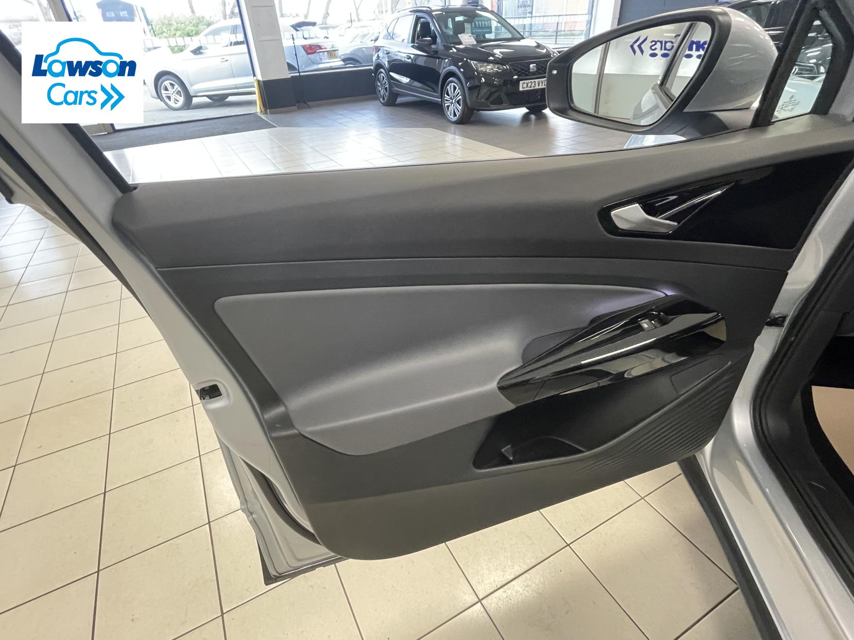 Volkswagen ID.4 Pure 52kWh Life SUV 5dr Electric Auto (148 ps)