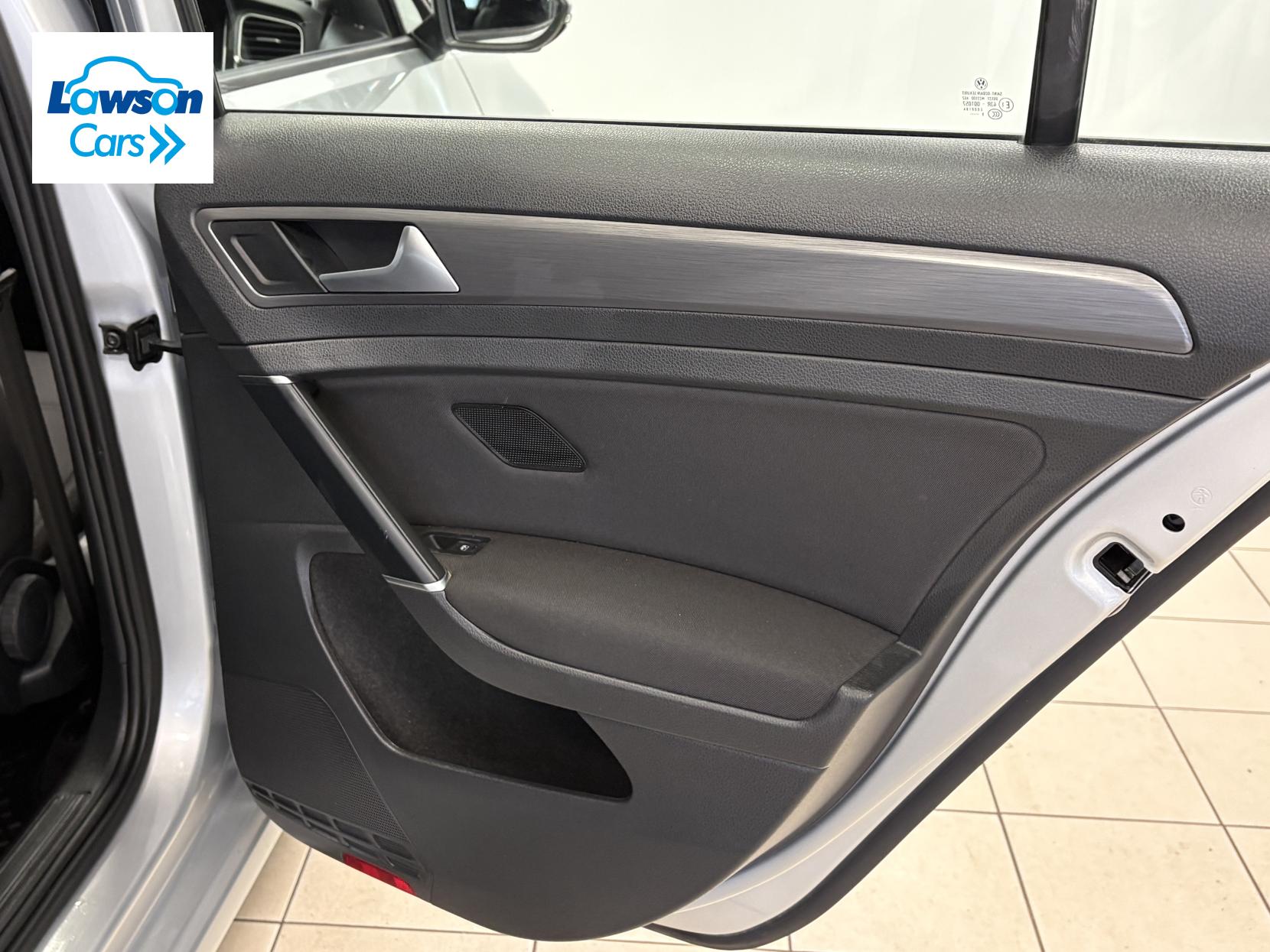 Volkswagen e-Golf 35.8kWh e-Golf Hatchback 5dr Electric Auto (136 ps)