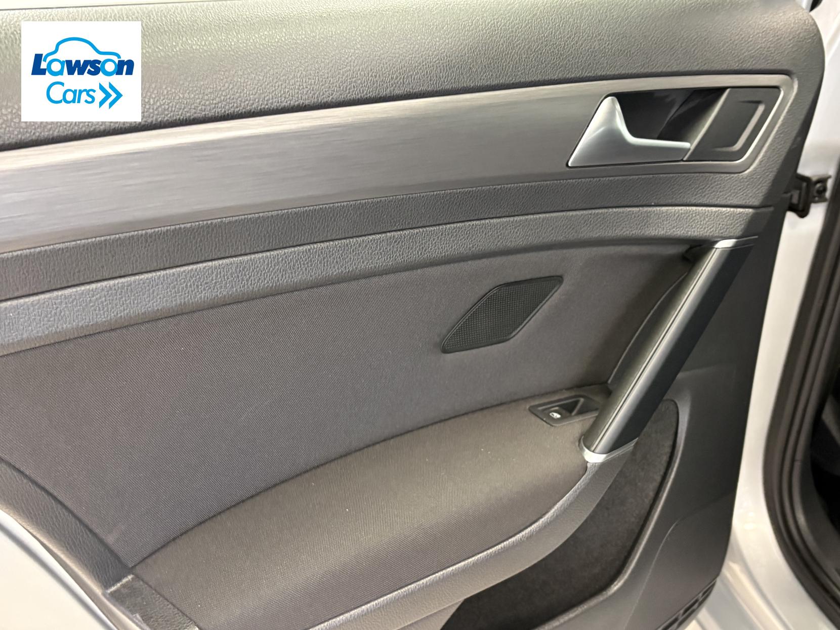 Volkswagen e-Golf 35.8kWh e-Golf Hatchback 5dr Electric Auto (136 ps)