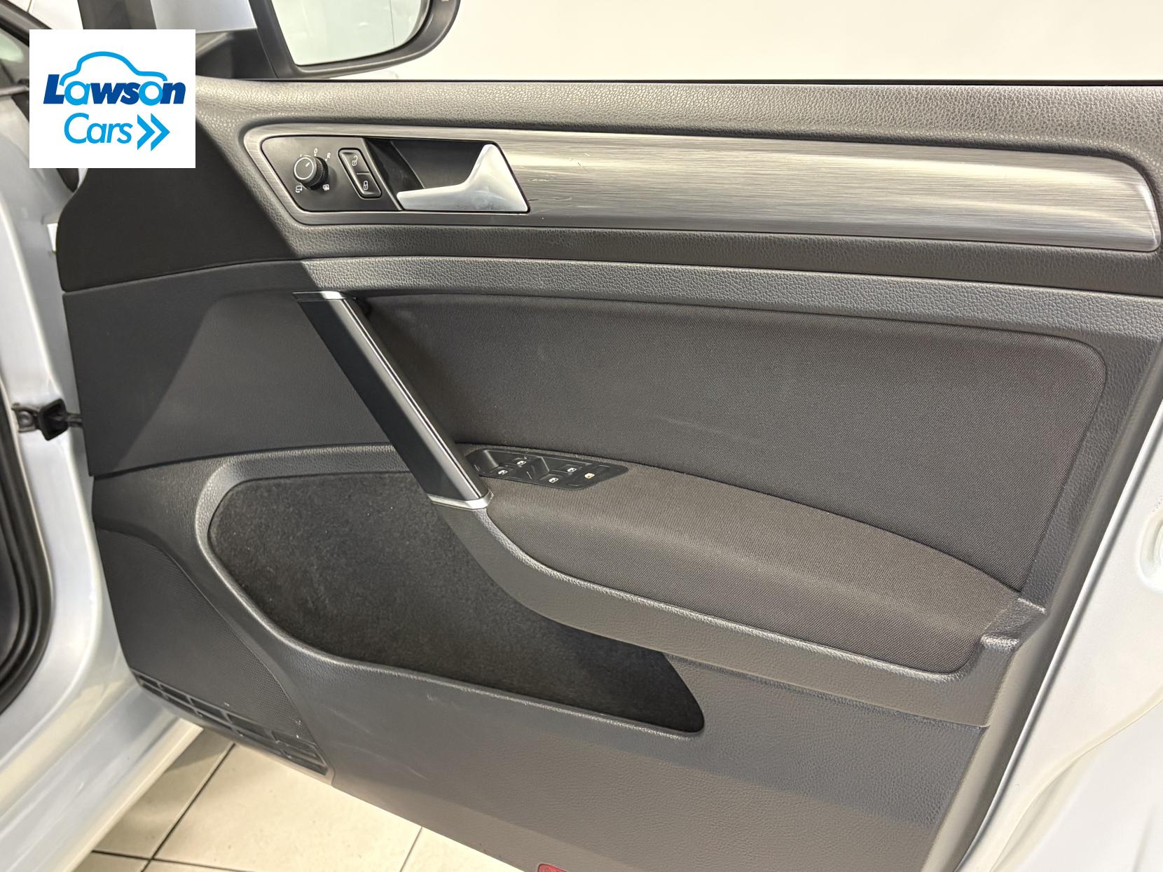 Volkswagen e-Golf 35.8kWh e-Golf Hatchback 5dr Electric Auto (136 ps)