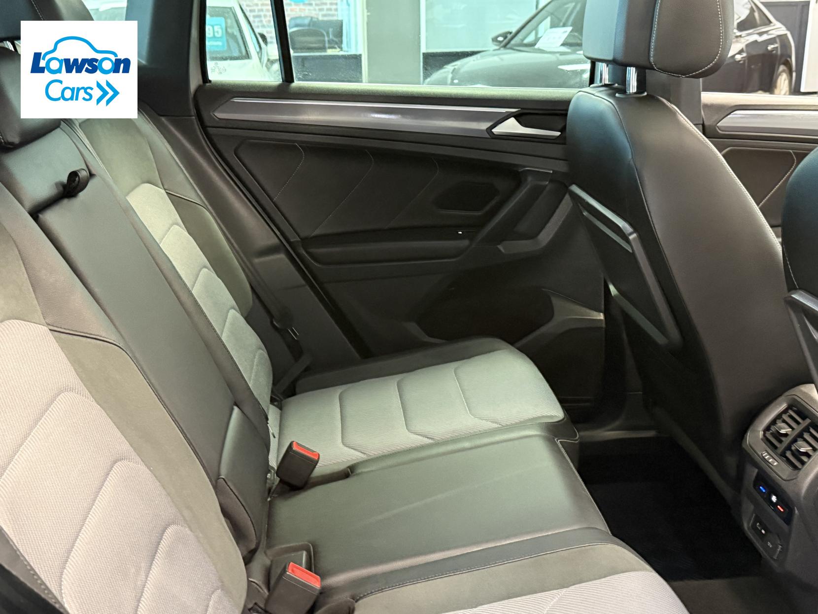 Volkswagen Tiguan 2.0 TDI R-Line Tech SUV 5dr Diesel Manual Euro 6 (s/s) (150 ps)