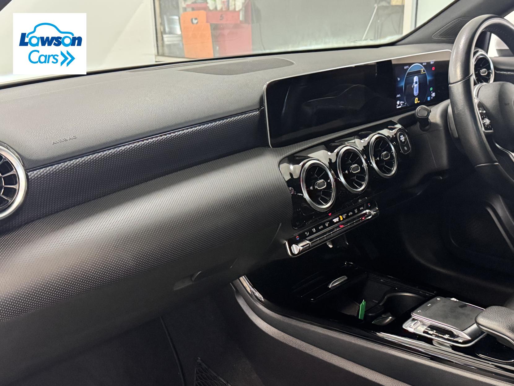 Mercedes-Benz A Class 1.5 A180d Sport (Executive) Hatchback 5dr Diesel 7G-DCT Euro 6 (s/s) (116 ps)